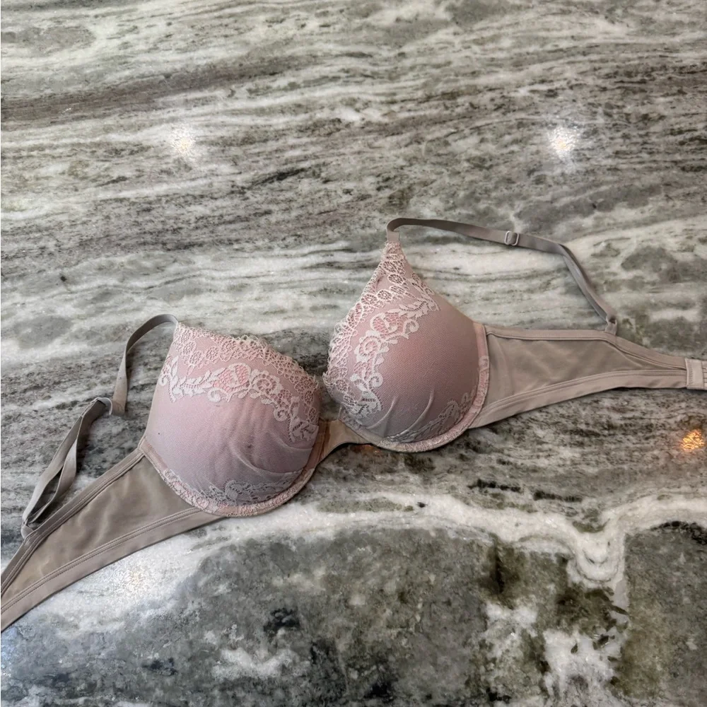 DKNY Women’s tan bra size 32D